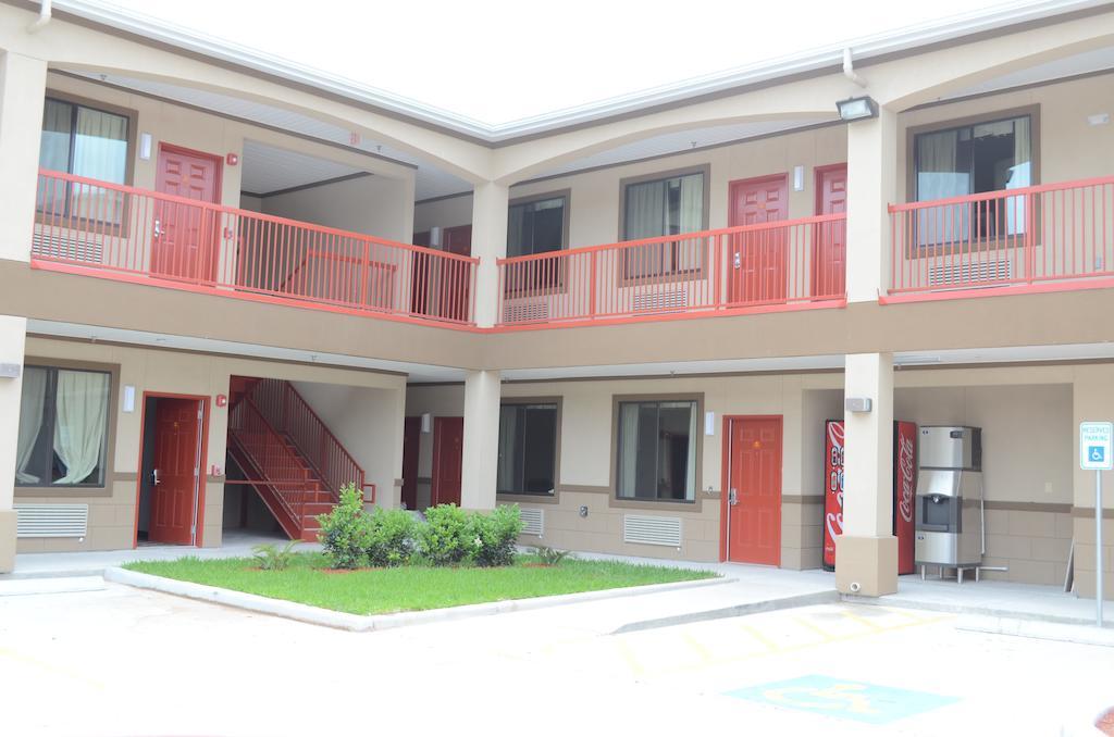 Palace Inn Sam Houston Race Park ภายนอก รูปภาพ