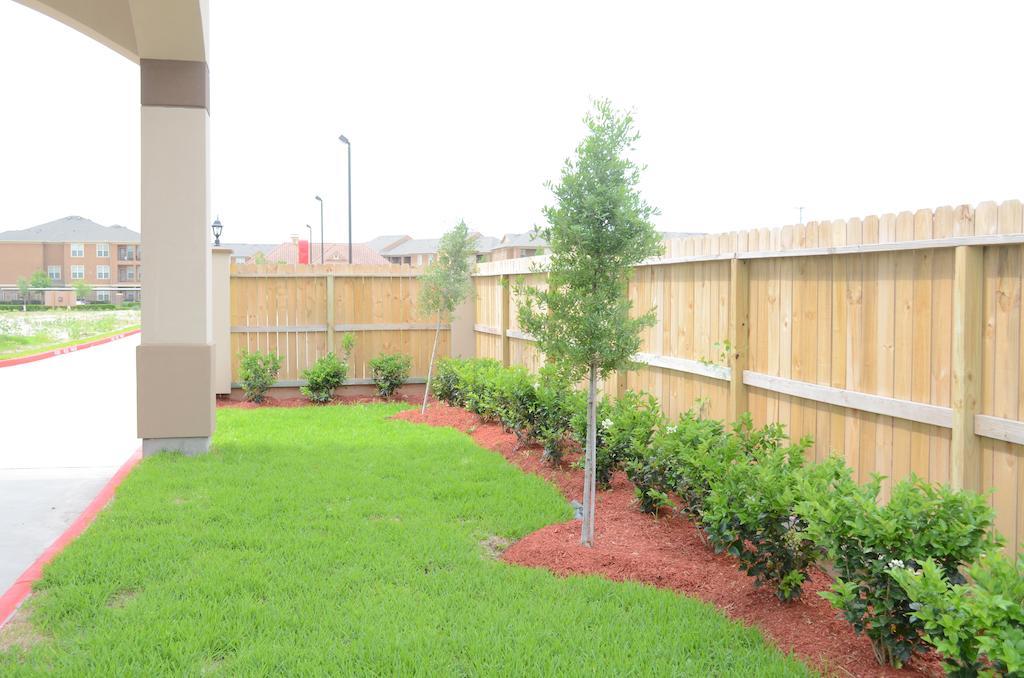 Palace Inn Sam Houston Race Park ภายนอก รูปภาพ